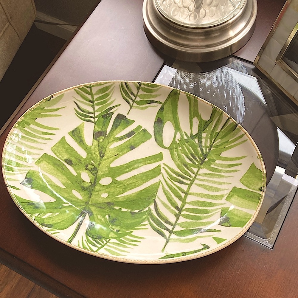 NWo/T - ceramic plant leaf serving platter. Excellent condition. 13 x 10 in